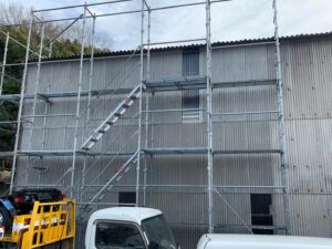 大阪府和泉市にて火災による倉庫の屋根・外壁張り替え〈アスベスト含有スレート材張り替え工事〉 施工後