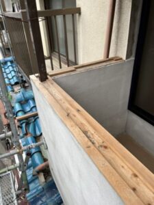 和泉市にてバルコニー手摺の笠木板金工事　施工前