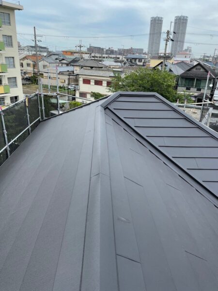 大阪府泉大津市にて屋根カバー工法・外壁塗装　完工